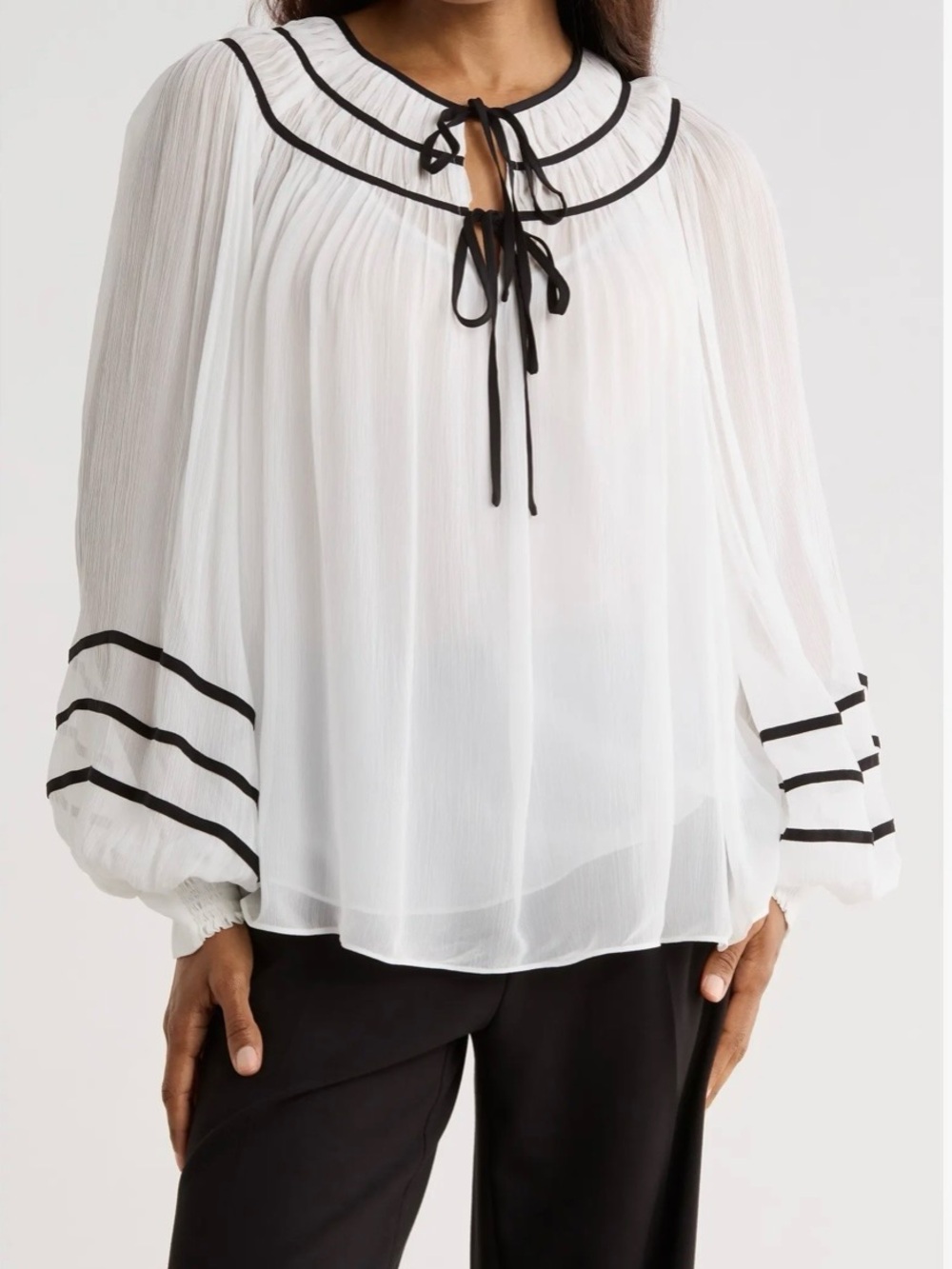 Diane Von Furstenberg Beverly Top With Black Trim  size X-small MSRP $398